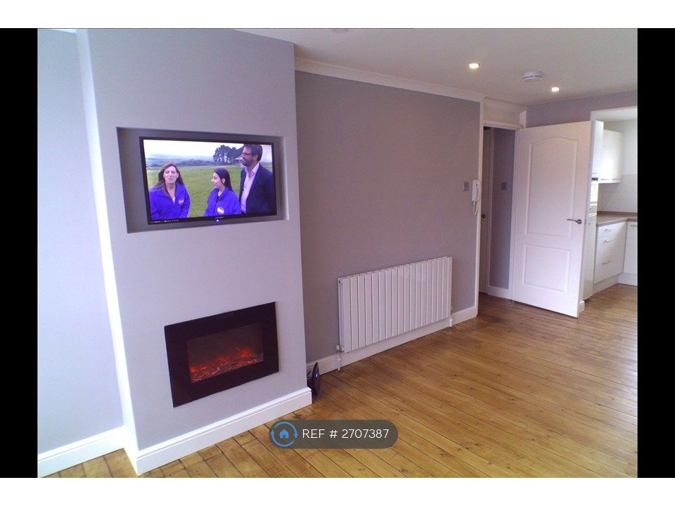 Property photo 3 of 11 Living Room