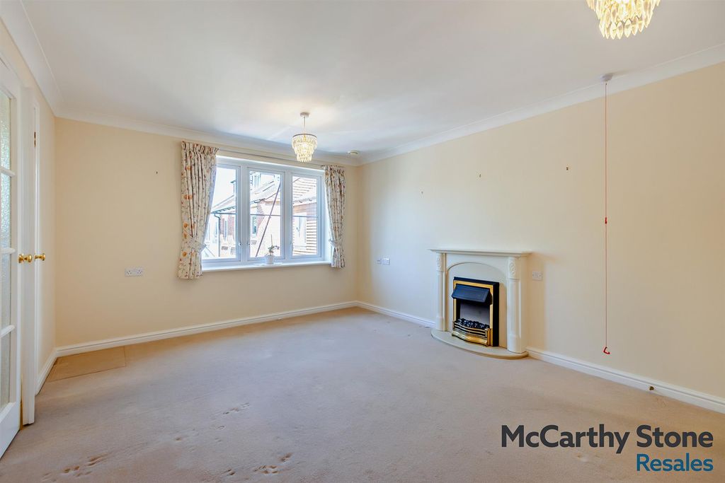 Property photo 2 of 28 8689388-Interior09-800.Jpg