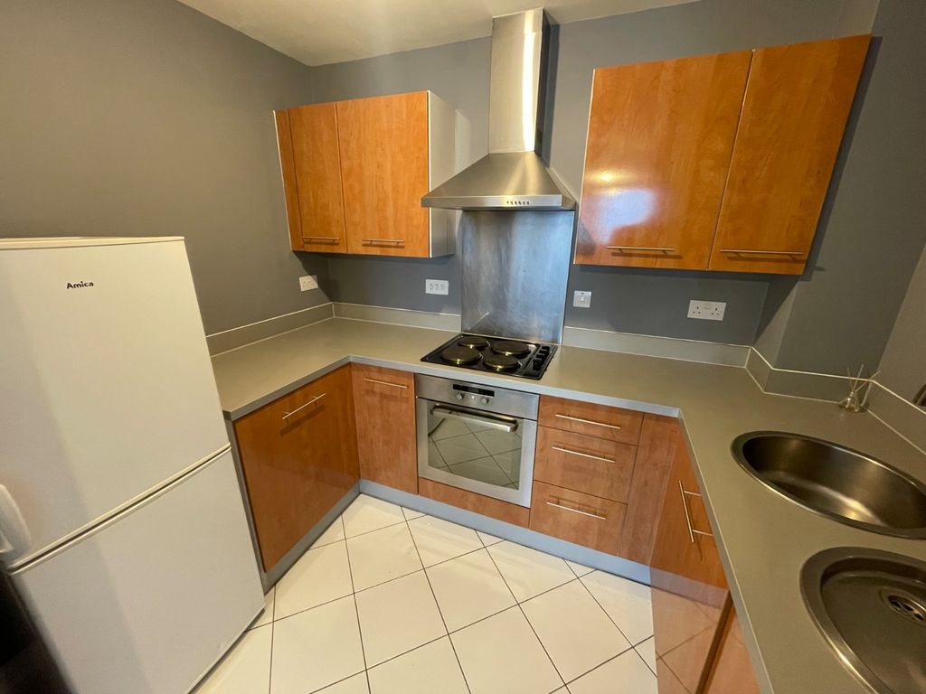 Property photo 2 of 8 Picture No. 15