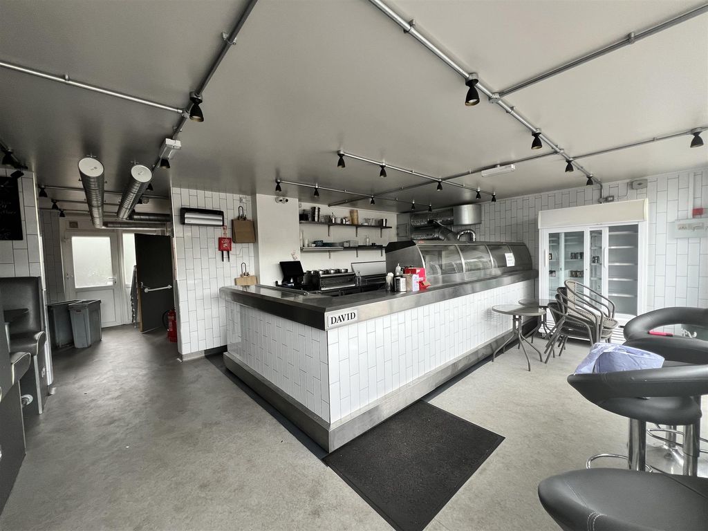 Property photo 1 of 8 Photo 0