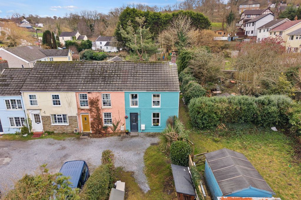 Property photo 2 of 32