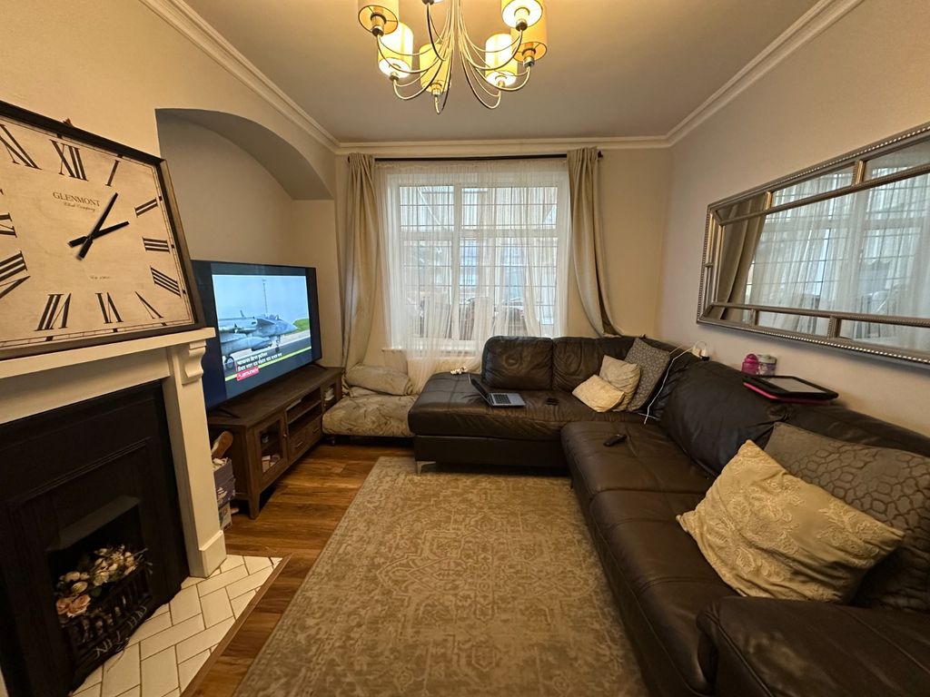 Property photo 2 of 26