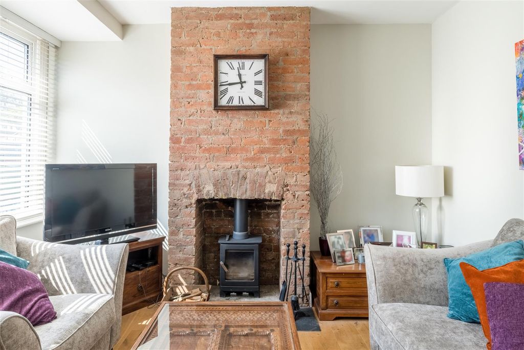 Property photo 3 of 15 37 Eastbrook Road-11.Jpg