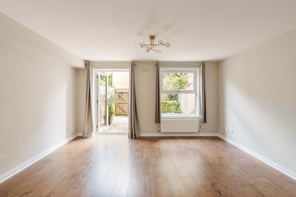 Property photo 1 of 15 Victoria Park Road E9