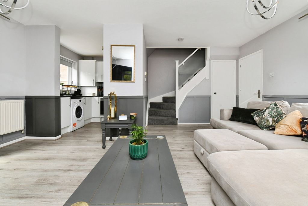 Property photo 3 of 11 Pbox-Img.Jpg