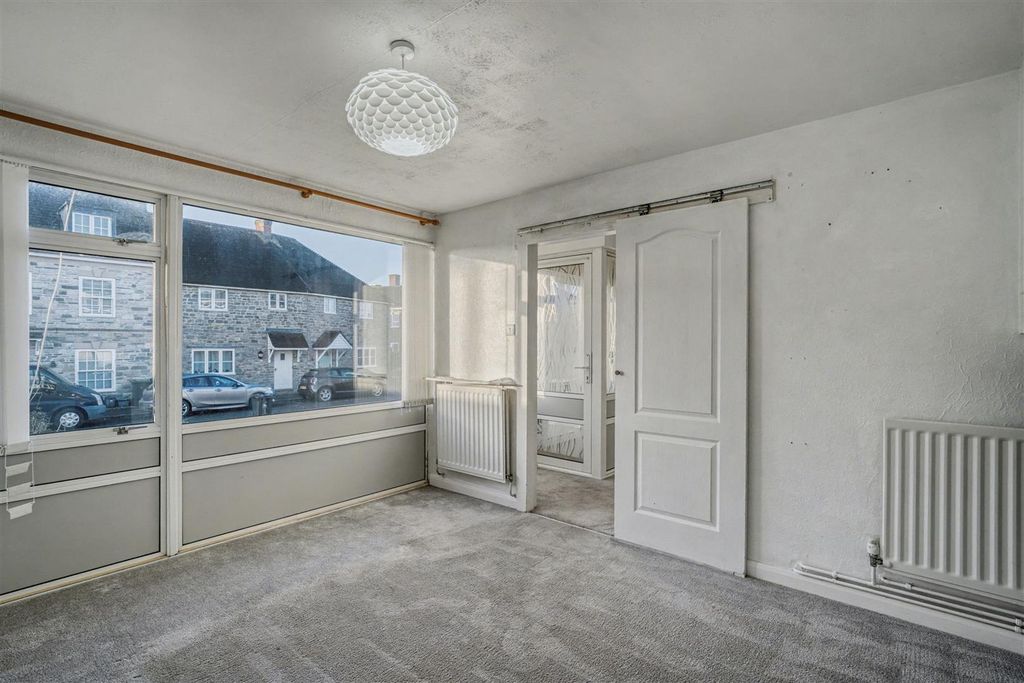 Property photo 3 of 12 Living Room