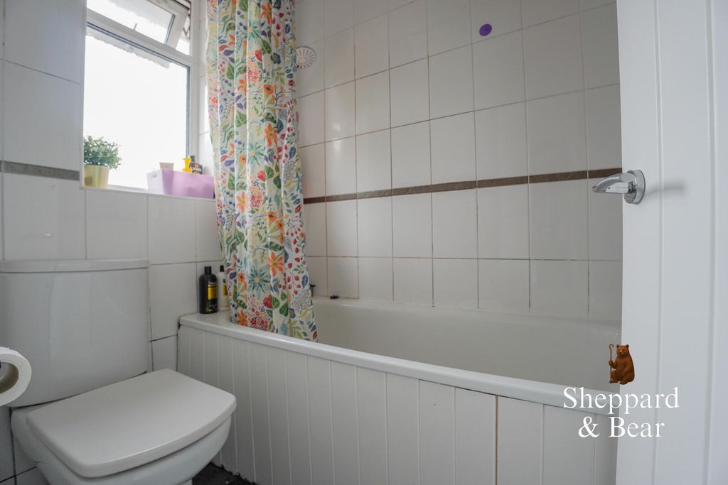Property photo 3 of 20 Bathroom