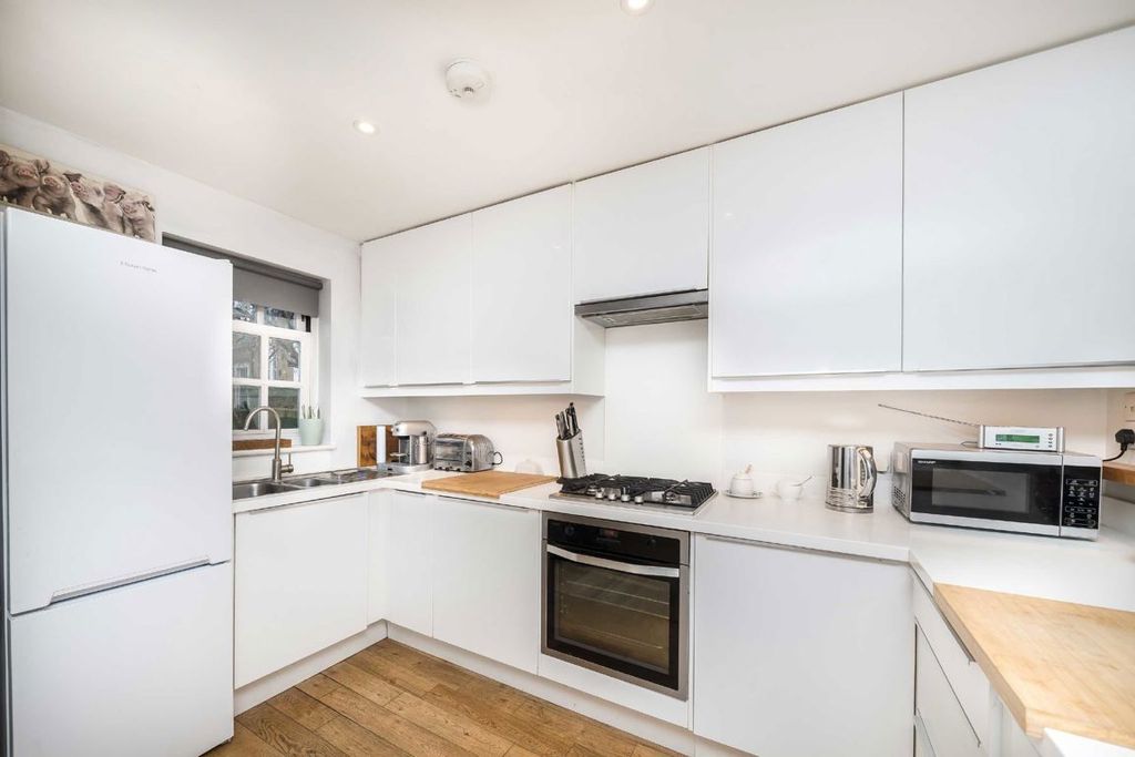 Property photo 2 of 8