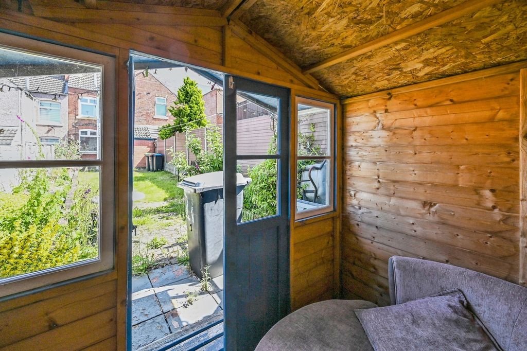 Property photo 2 of 15 Summer House