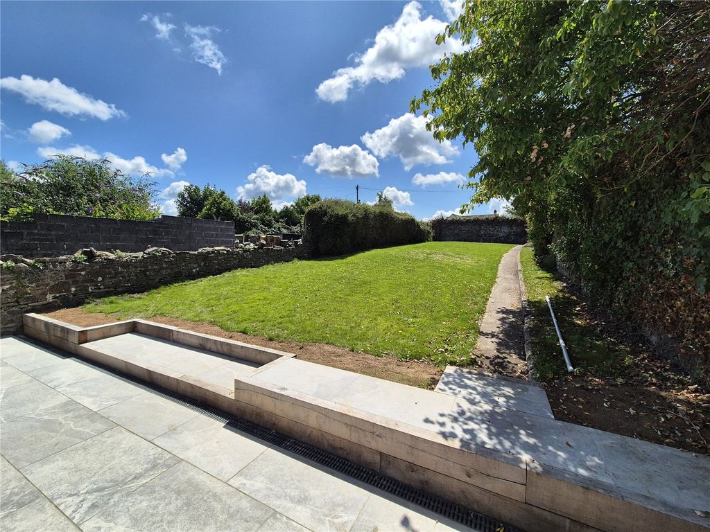 Property photo 2 of 37 Picture No. 72