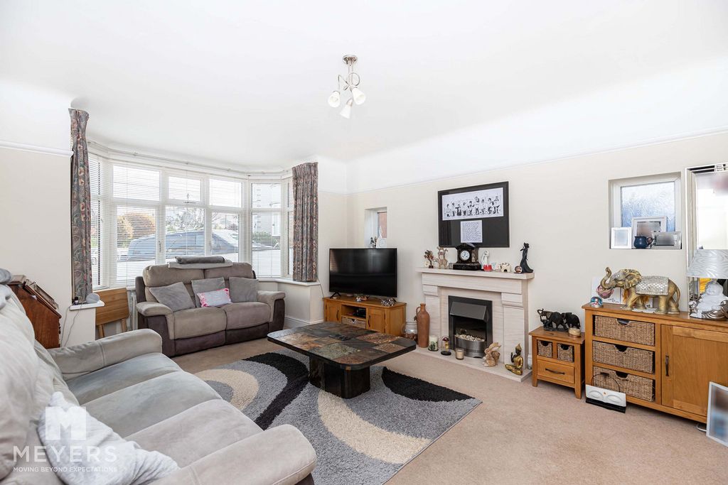 Property photo 2 of 31