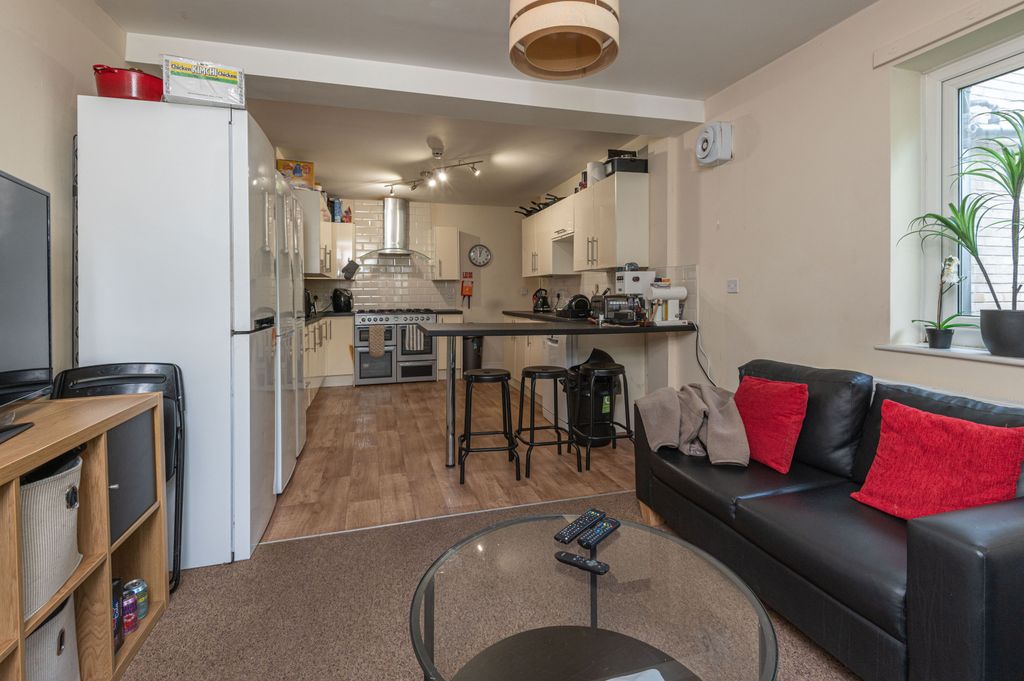 Property photo 3 of 24