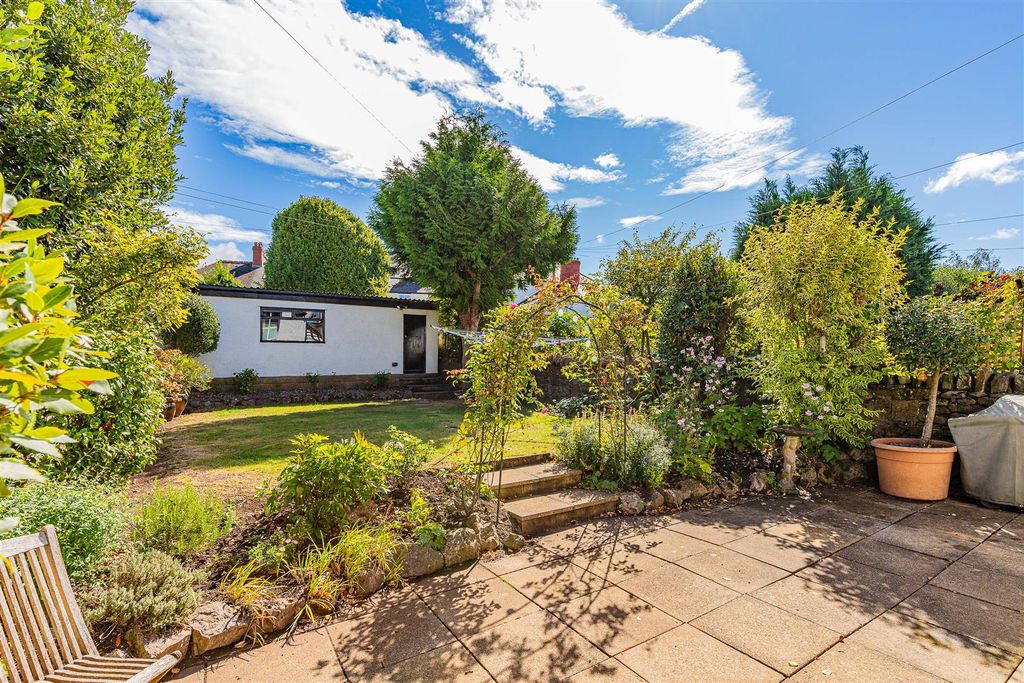 Property photo 2 of 20 7 Ext-3.Jpg