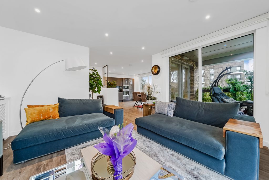 Property photo 3 of 14