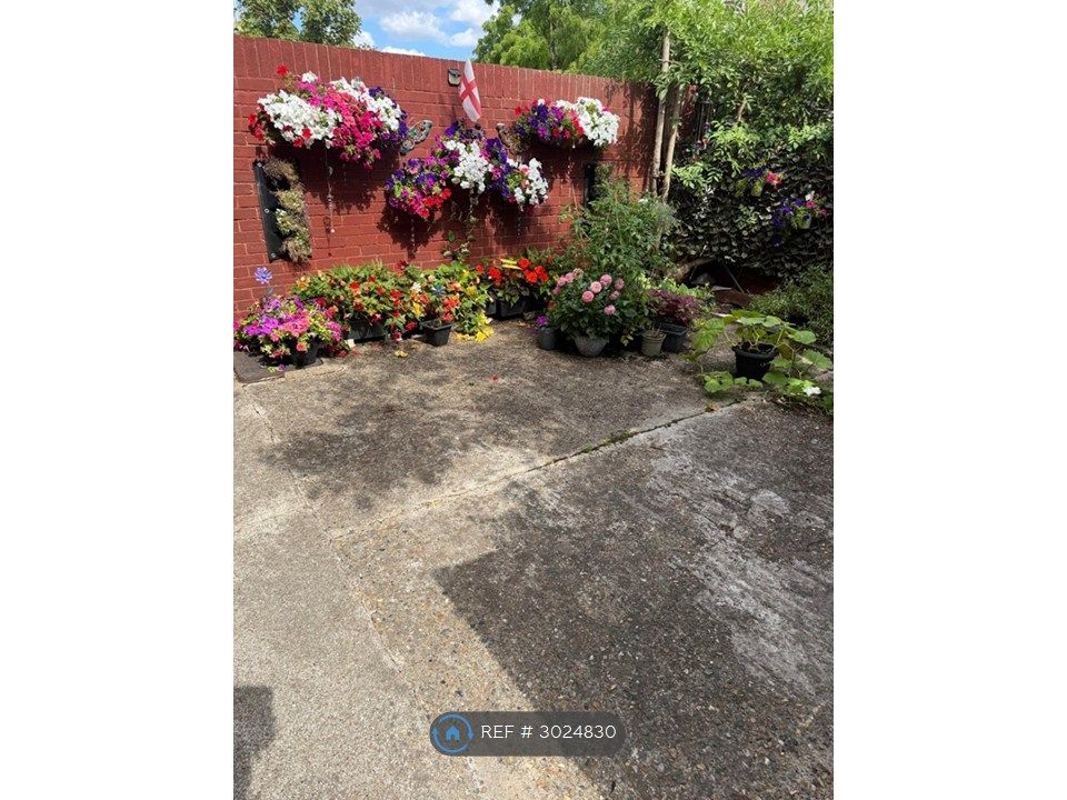 Property photo 2 of 15 Front Door Garden Area