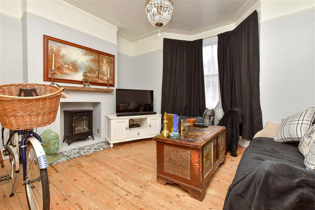 Property photo 1 of 4 Lounge