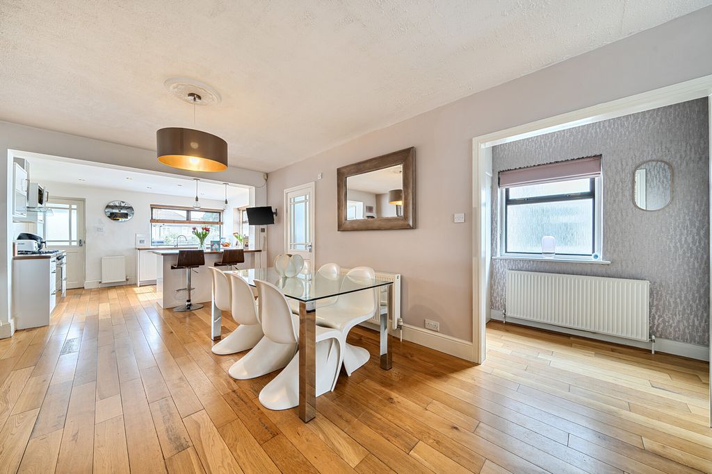 Property photo 3 of 20 1432529-11-69c193...