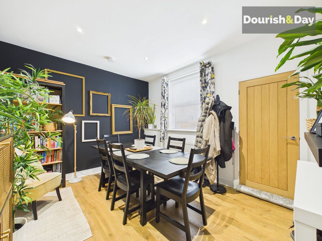 Property photo 2 of 30