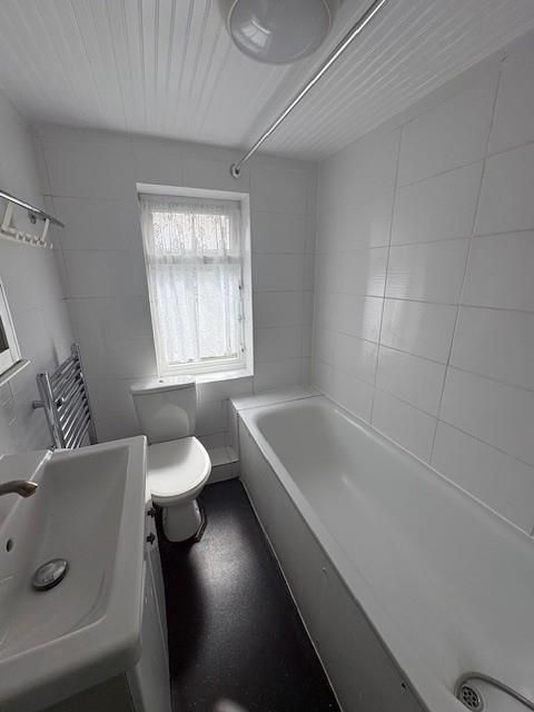 Property photo 3 of 8 Bathroom.Jpg