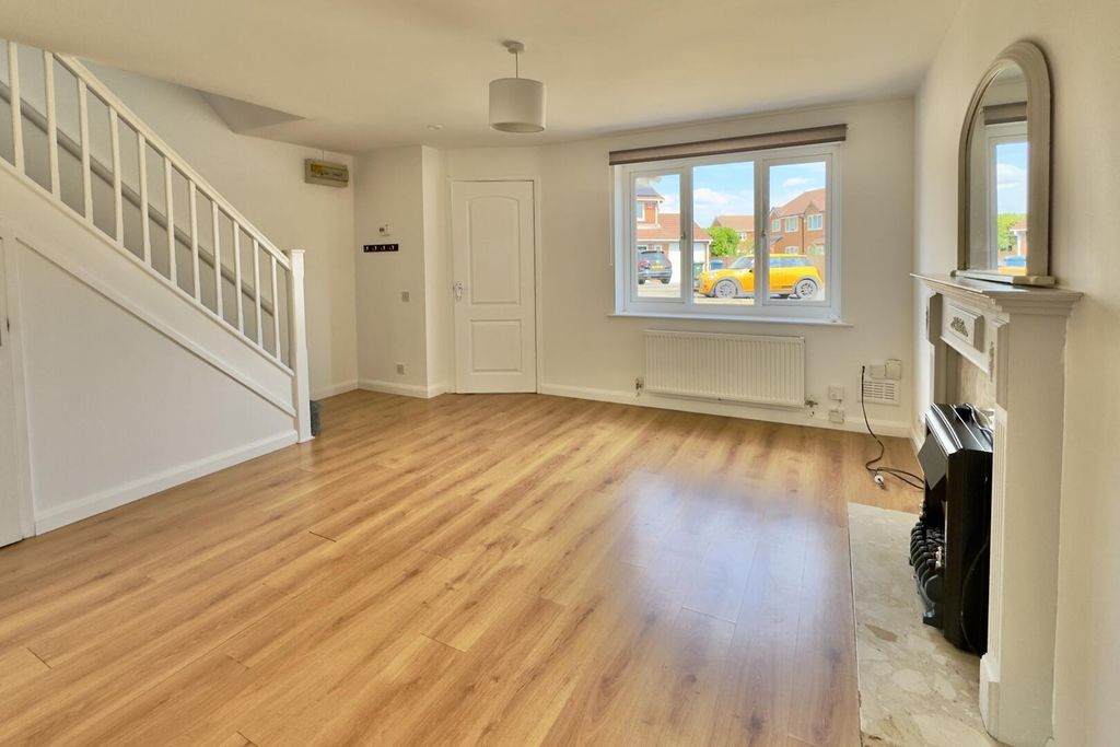 Property photo 2 of 17 Living Room