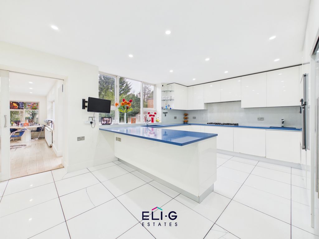 Property photo 3 of 21 Gallery