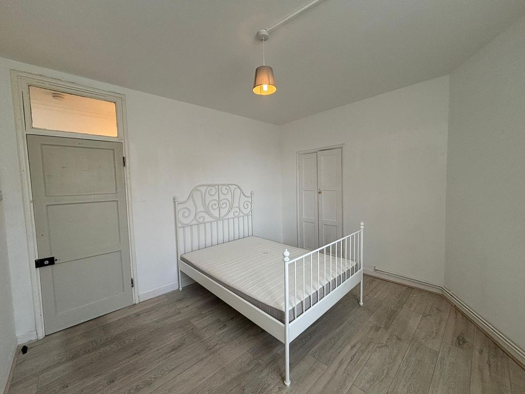 Property photo 3 of 5 178 Beck 3