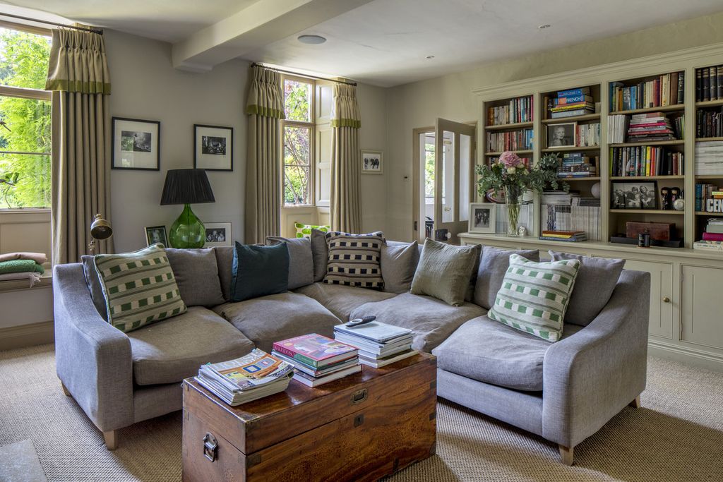 Property photo 1 of 18