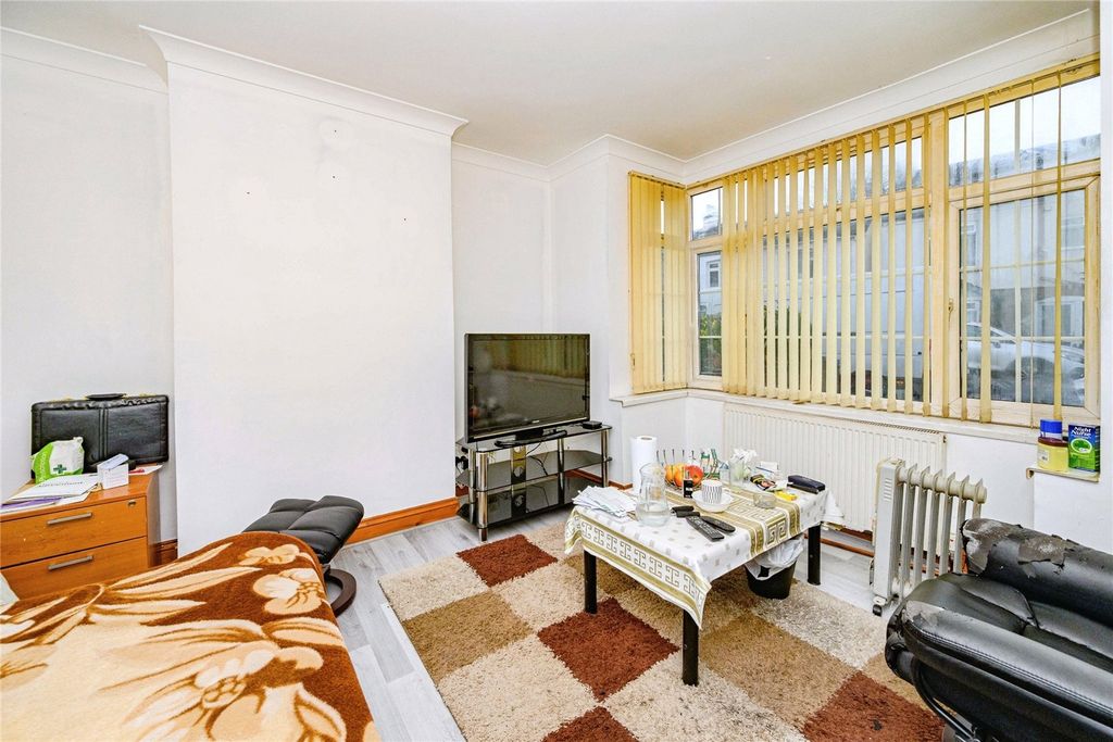 Property photo 3 of 19 Picture No. 06