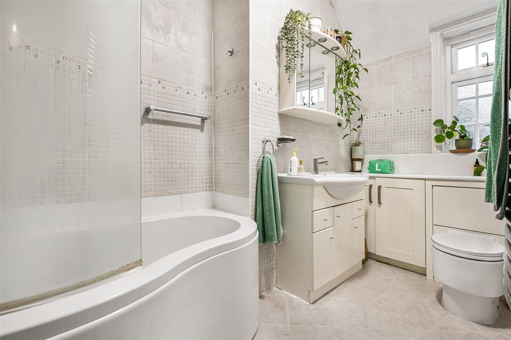 Additional image 11 of 2 bed flat for saleSomerlea, Court Road, Maidenhead SL6