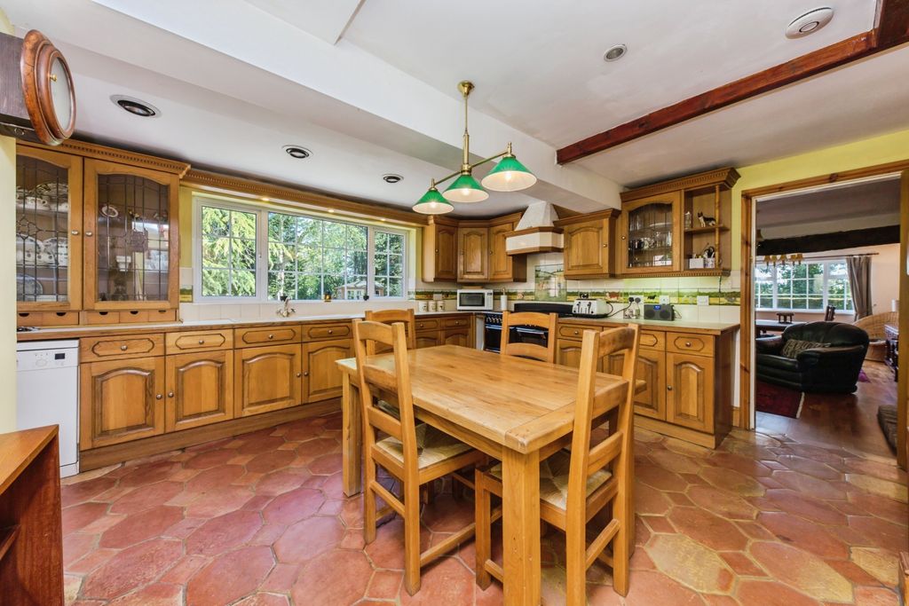 Property photo 2 of 20 Kitchen/Breakfast Room