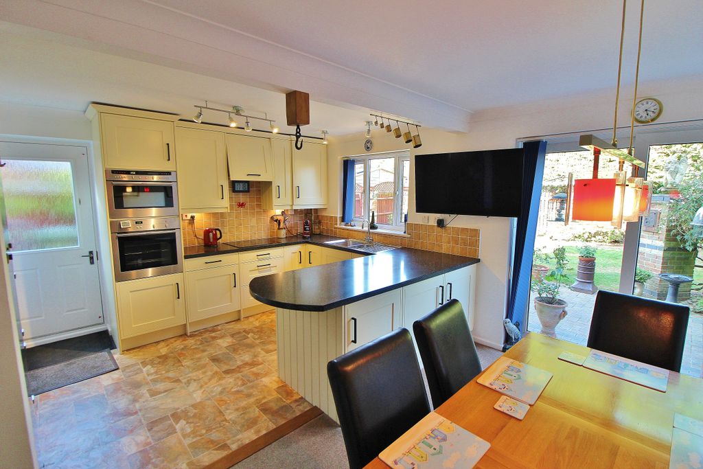 Property photo 2 of 43