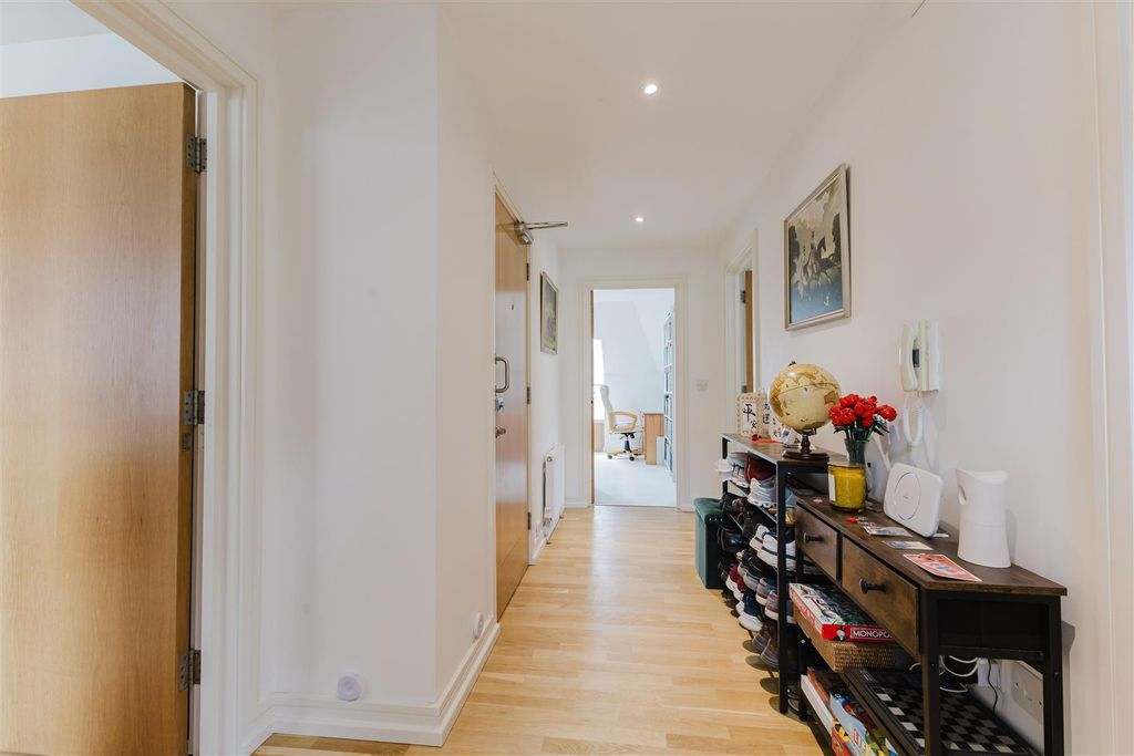 Property photo 2 of 26 Entrance Hall.Jpg