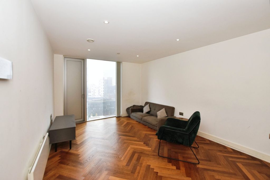 Property photo 1 of 20 Picture No. 14