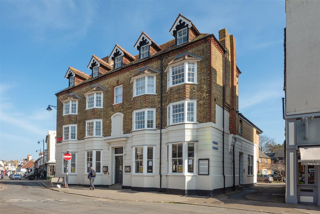 Property photo 1 of 11 Knots Yard, Whitstable