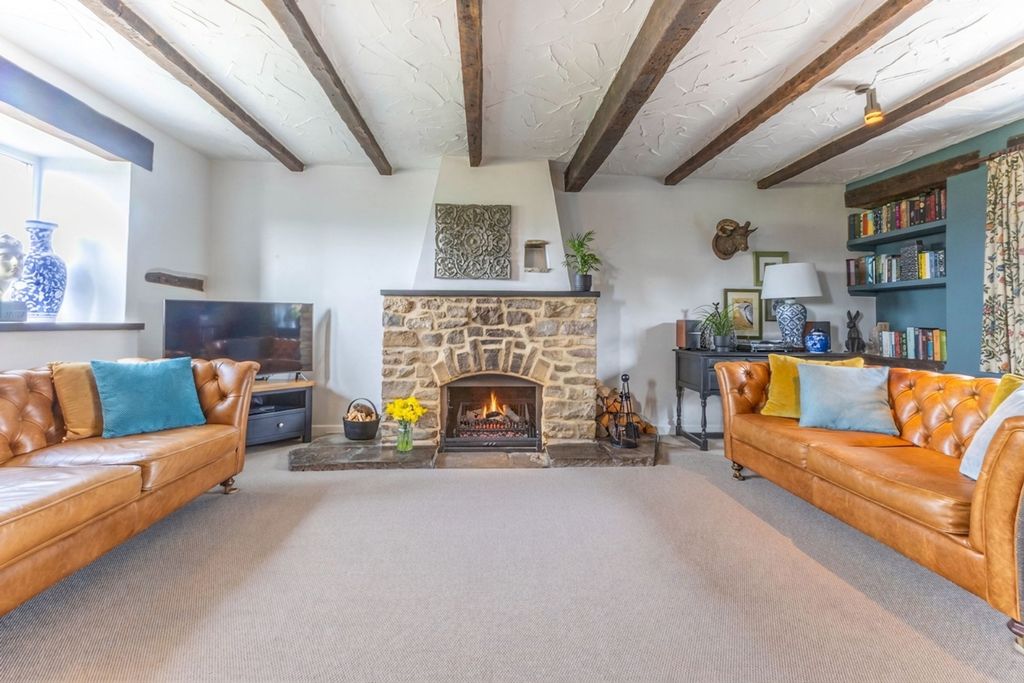 Property photo 2 of 23