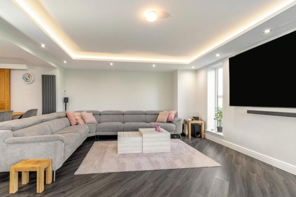 Property photo 2 of 34