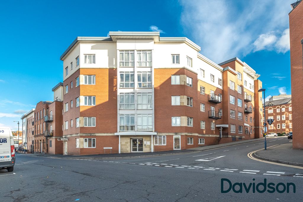 Property photo 1 of 14 404 Qube 15