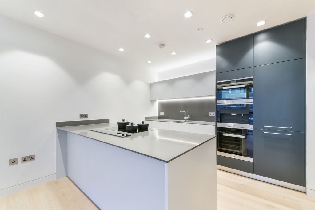 Property photo 3 of 8 Kitchen