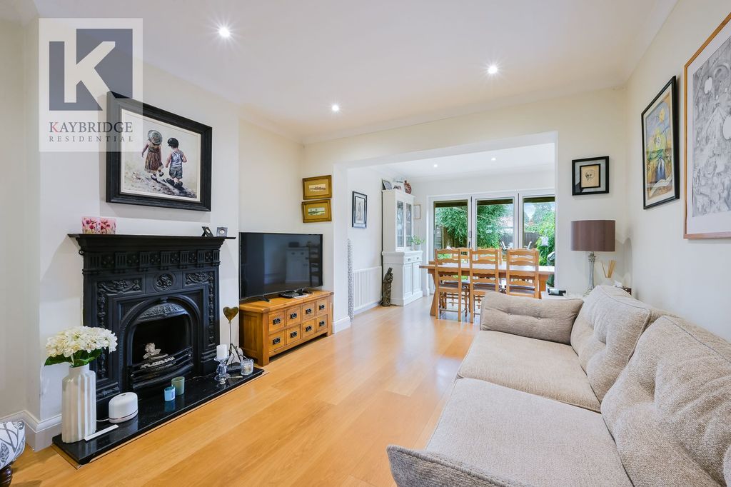 Property photo 2 of 12 Willow Way, Epsom - Kt19 0Ej
