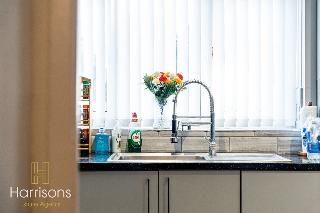 Property photo 3 of 27 4835815