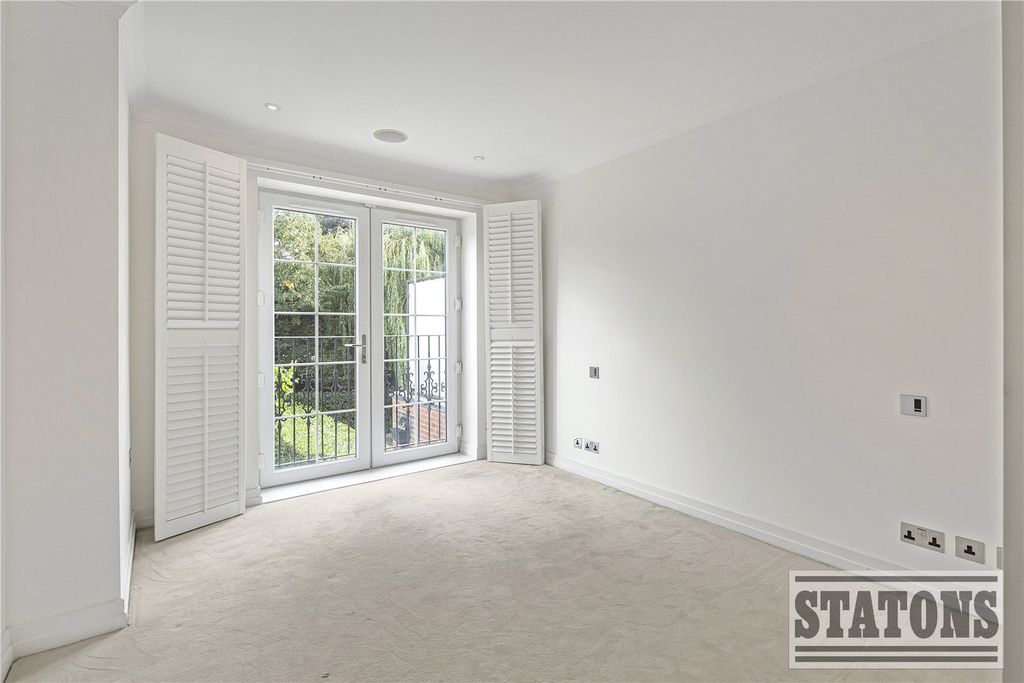 Additional image 10 of 2 bed flat for saleUplands Park Road, Enfield EN2