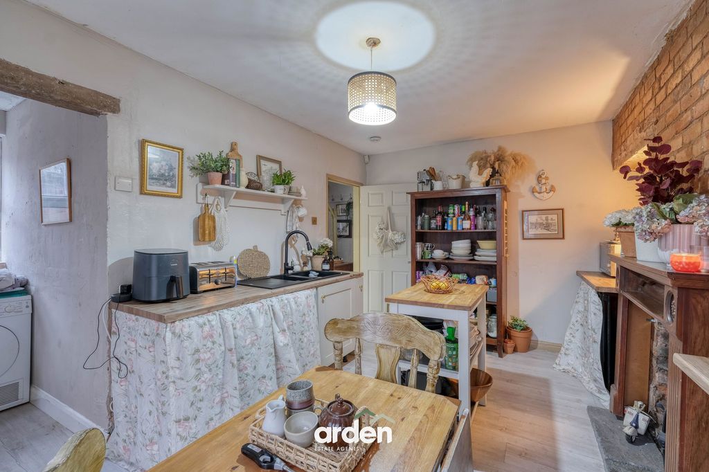 Property photo 3 of 11