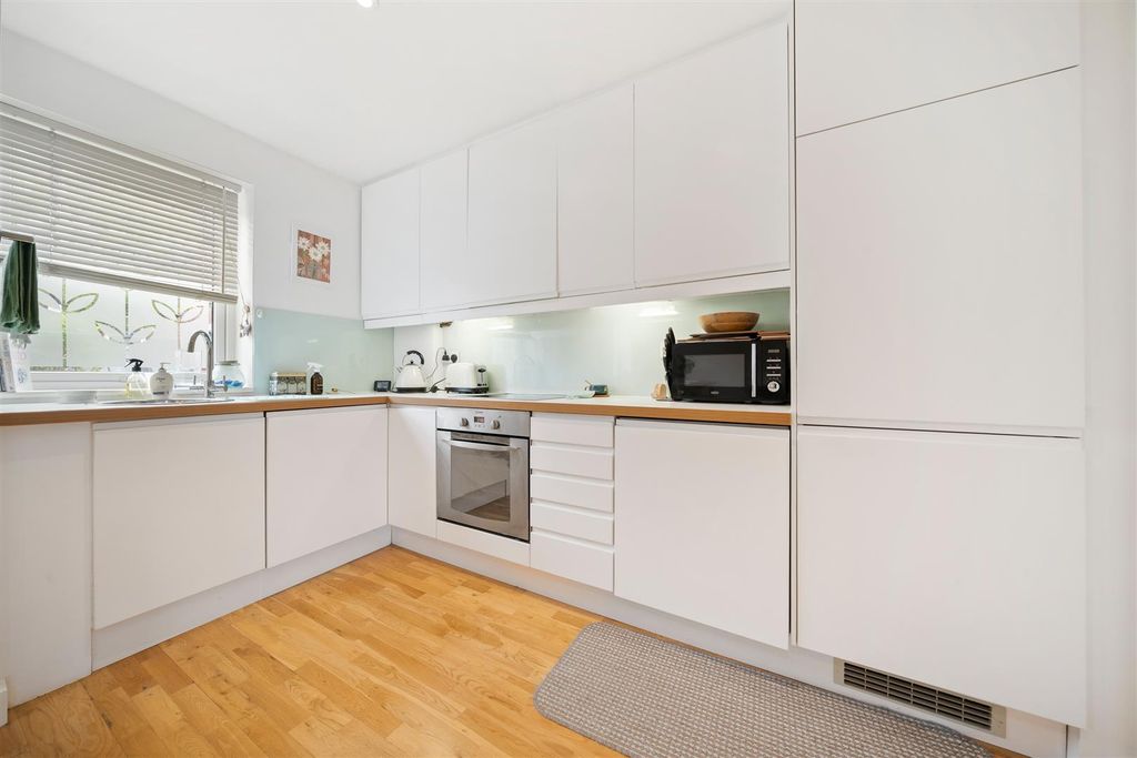 Property photo 2 of 8 Grove Road, Sw19 1Bj-