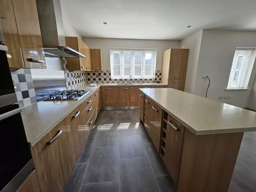 Property photo 3 of 25 Kitchen