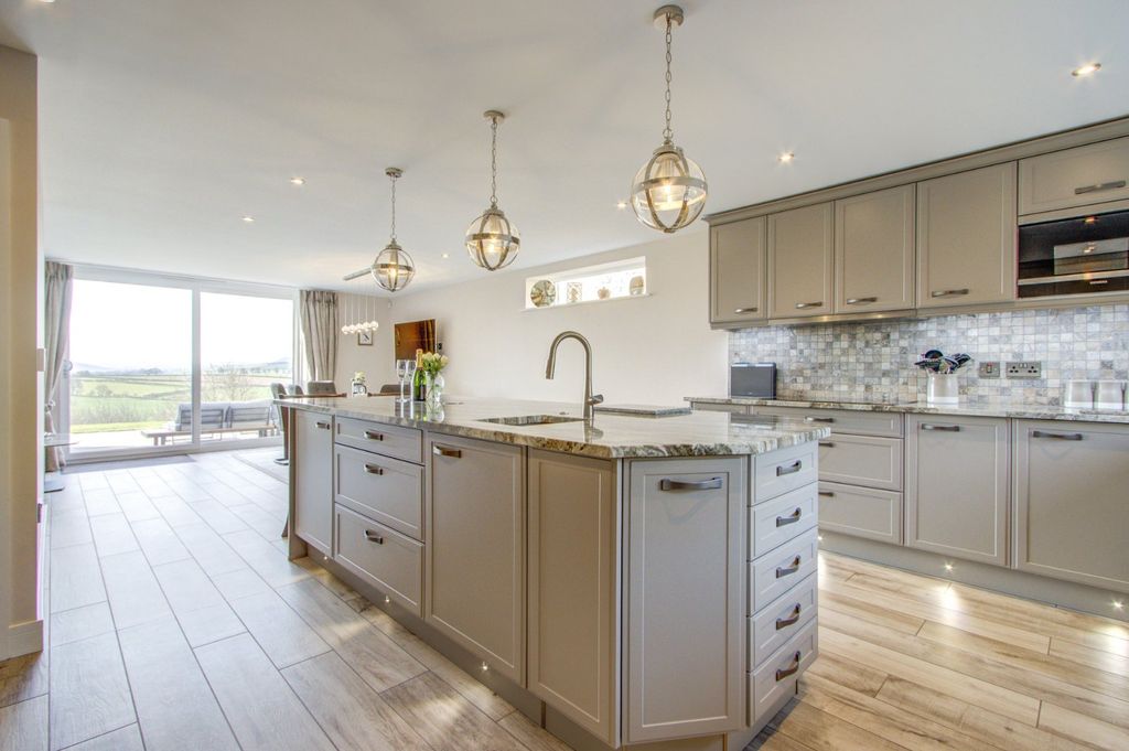 Property photo 3 of 49 Kitchen