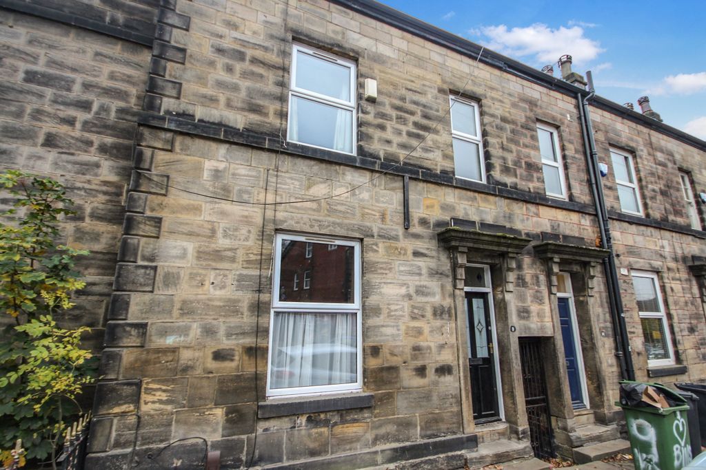 Property photo 1 of 8