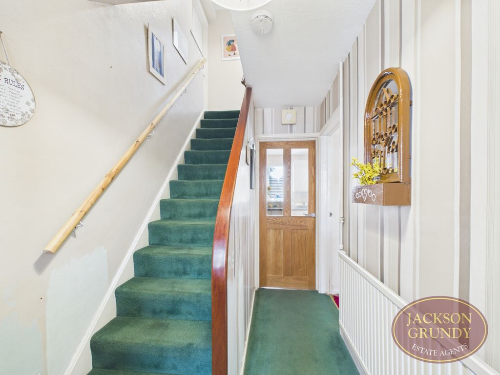 Property photo 2 of 17 Hinton Road