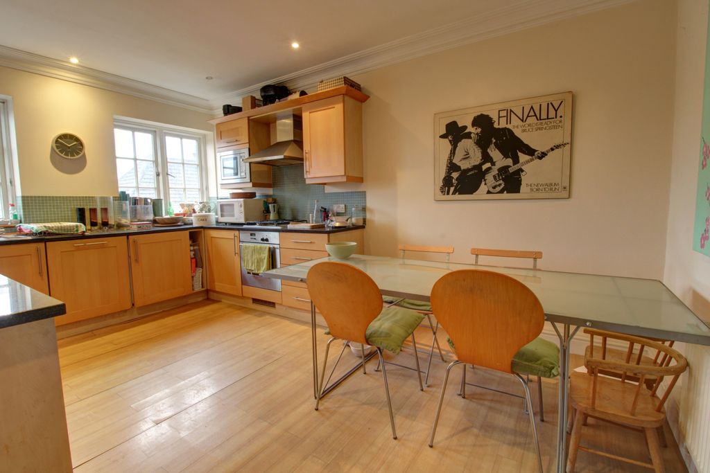 Property photo 3 of 13 Kitchen