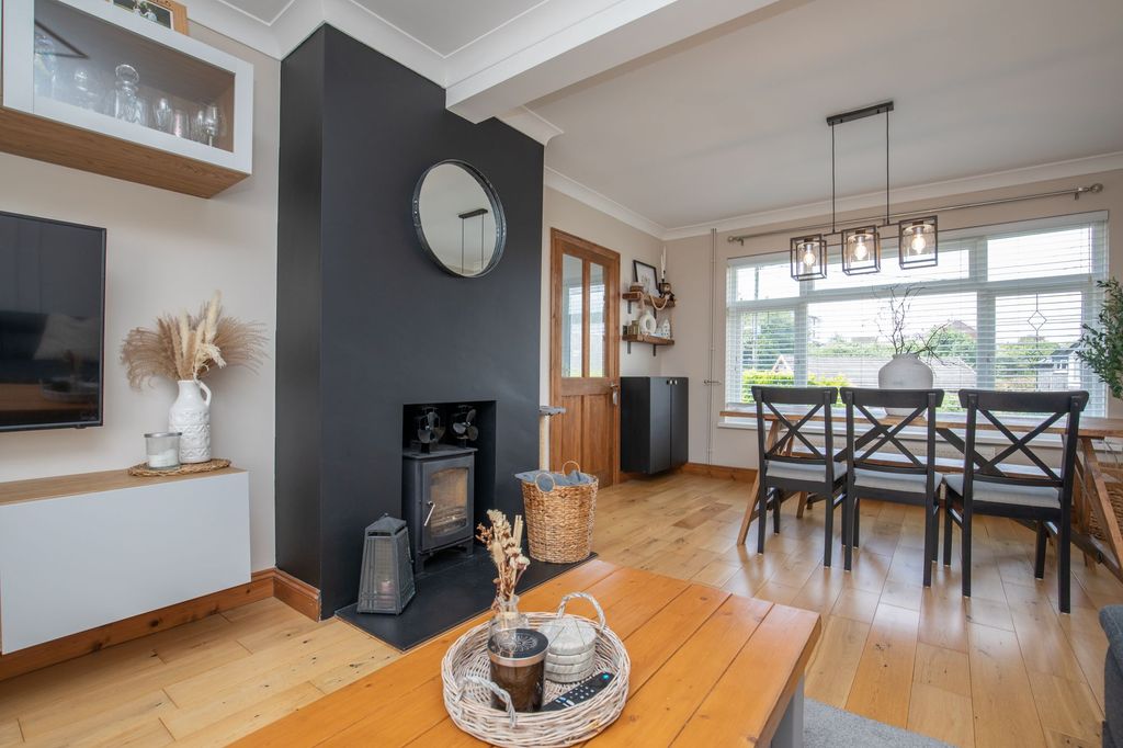 Property photo 2 of 28