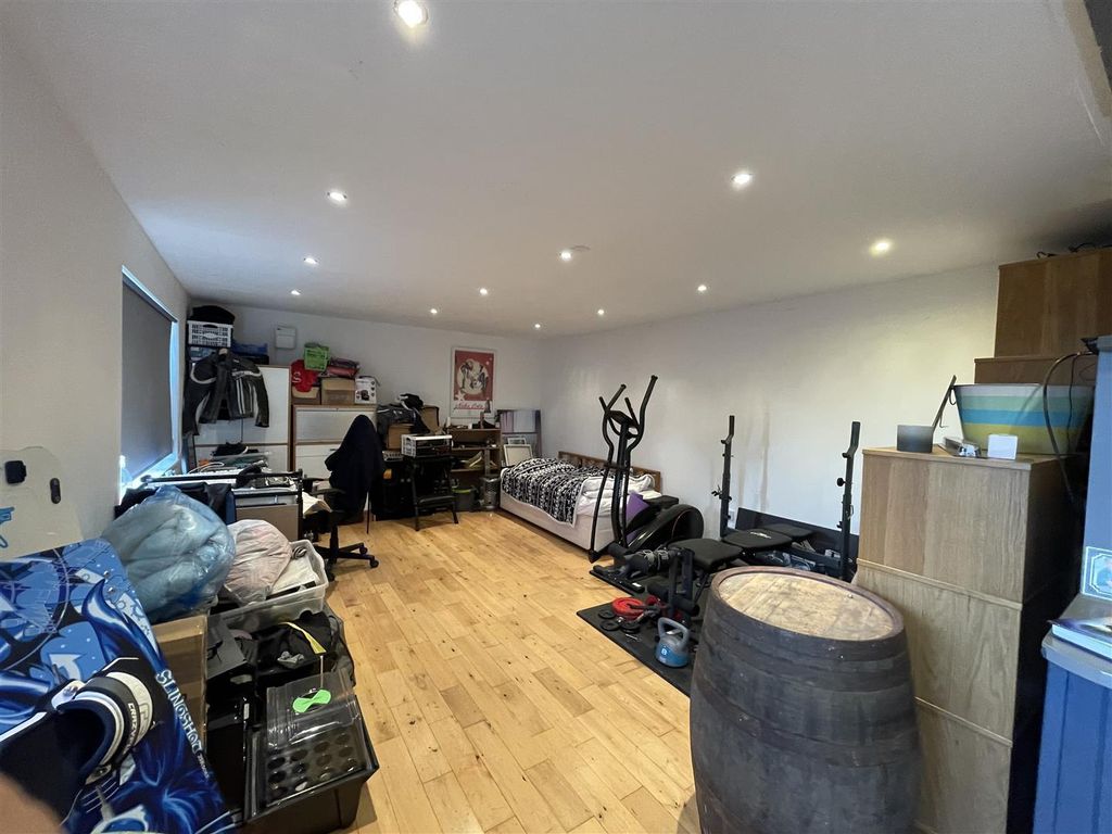 Property photo 2 of 34 Another Studio Aspect